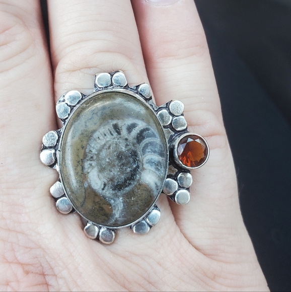 New Ammonite Fossil and Garnet 925 Silver Ring. - Picture 4 of 15